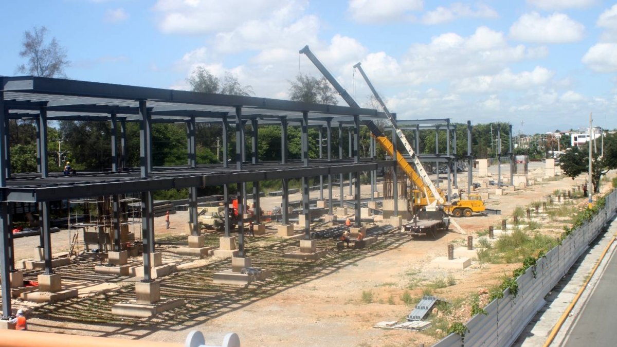 Ante la evidente actitud por parte del gobierno (Danilo Medina, González Castillo, y Alfredo Martínez) de decisión al reclamo general de una sociedad y de desacatar las reiteradas sentencias del tribunal Superior Administrativo, en foto : Yanari Gómez vocero junta de vecino HOY Duany Nuñez 16-9-2019