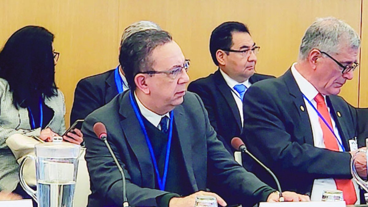 Washington D.C., Estados Unidos. El gobernador del Banco Central de la República Dominicana (BCRD), licenciado Héctor Valdez Albizu, participa en las reuniones anuales de las juntas de gobernadores del Fondo Monetario Internacional (FMI) y del Grupo del Banco Mundial (BM), que se estan llevando a cabo desde el 16 al 19 de octubre en la capital de los Estados Unidos de América (EEUU). En esta ocasión, el FMI presentó a su nueva directora gerente, señora Kristalina Georgieva, siendo esta la primera persona de una economía de mercado emergente que dirigirá el organismo internacional.   Hoy/Fuente Externa 17/10/19