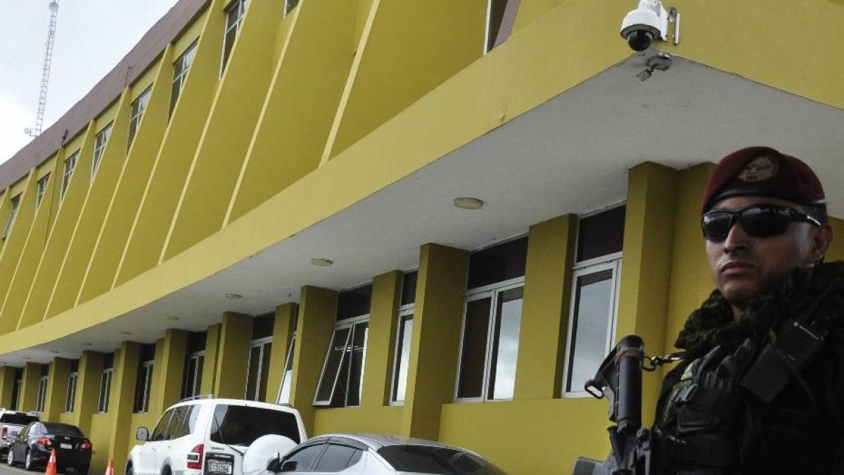 El pais.Sede de la Junta Central Electoral (JCE) fue incrementada en el día de hoy previo a las Primarias de los partidos políticos que tendrán lugar el próximo 6 de octubre.Hoy/Pablo Matos 1-10-2019