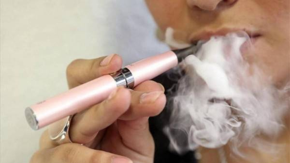 El humo de cigarros electrónicos causa cáncer de pulmón en ratones