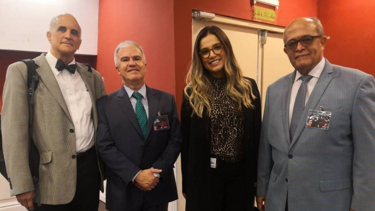 Peter Laurence, Carlos Caballero, Linda Thompson y José Silié Ruiz