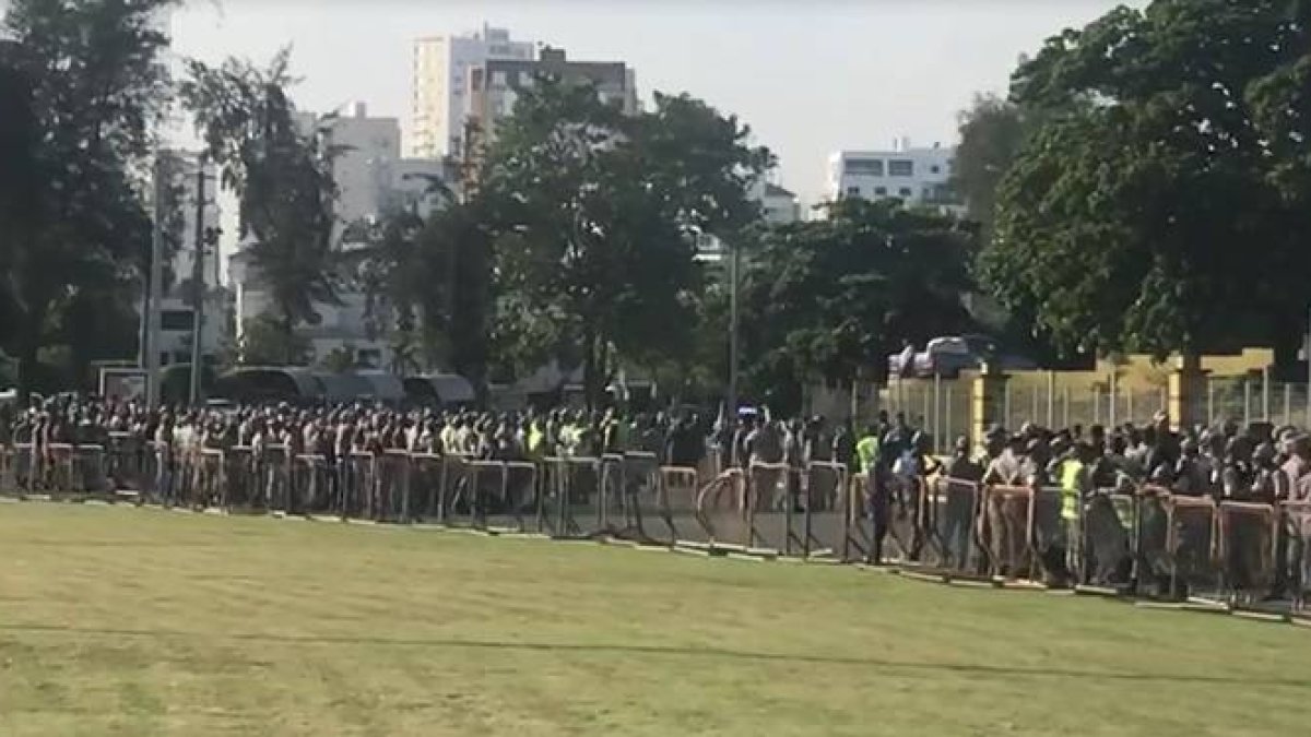 Video: Gran contingente policial frente a la JCE ante llamado a protestas por leonelístas