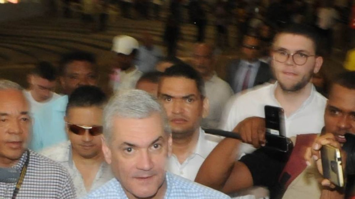 Reportaje de las primarias de los pre-candidatos de los partidos de la liberación Dominicana (PLD) y el Revolucionario Moderno (PRM) recorriendo diferente puntos del Gran Santo Domingo (Distrito Nacional) en foto Gonzálo Castillo. Hoy/ Carlos Alonzo 06/10/2019