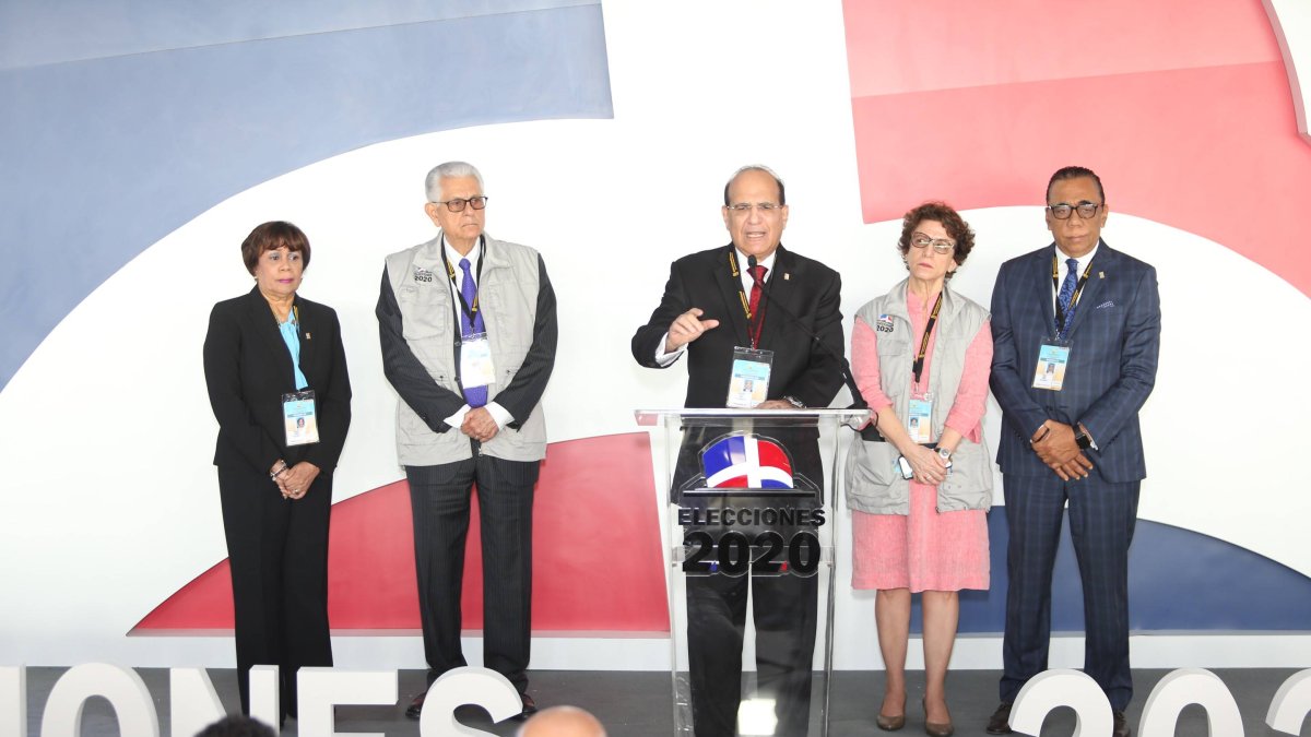 El Pleno de la Junta Central Electoral (JCE), encabezado por su Presidente, magistrado Julio César Castaños Guzmán, dejó iniciado el proceso de votación de las Primarias Simultáneas