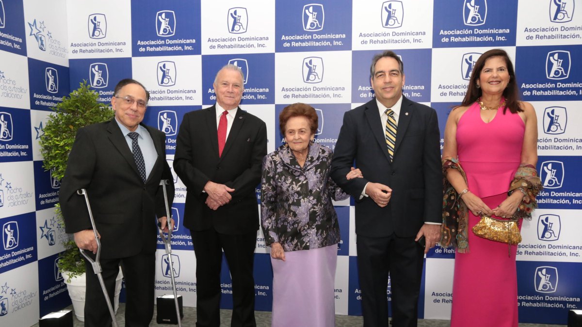 Celso Marranzini, Arturo Pérez Gavino, Mary Pérez Marranzzni, Eduardo Tolentino  y Sonia Villanueva.