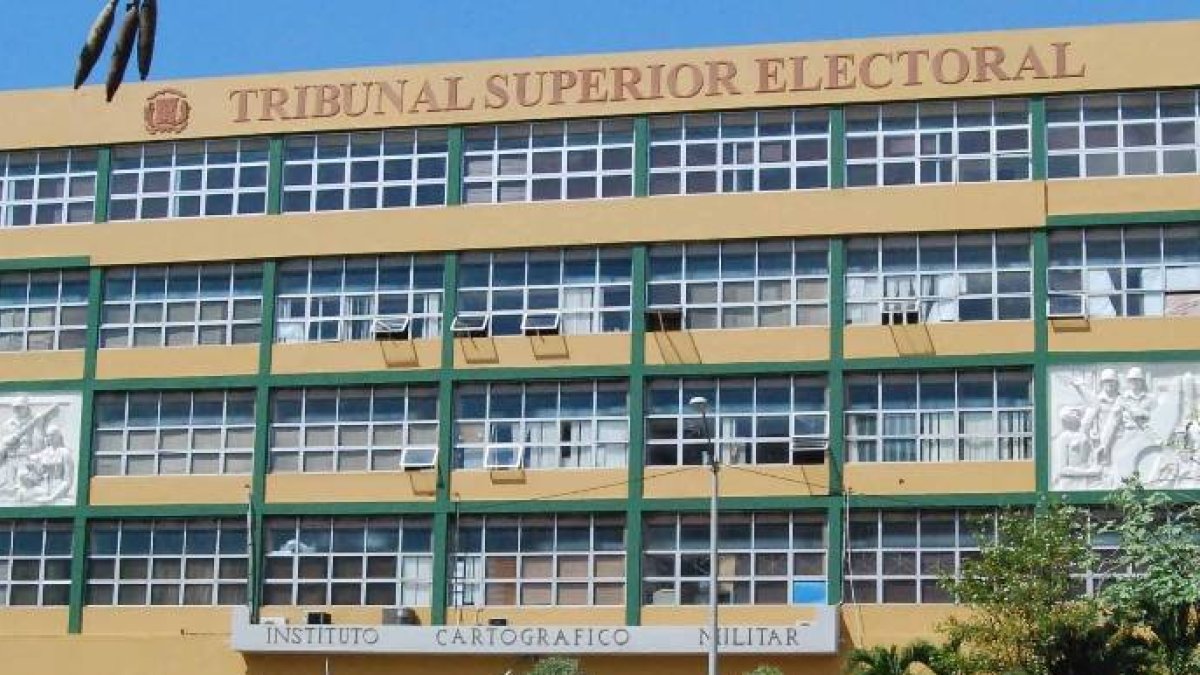 Reportaje Tribunal superior electoral/ Fachada/y Mobiliarios/ Hoy/-Santo Domingo RD. 09-04-2012. Ana Mármol