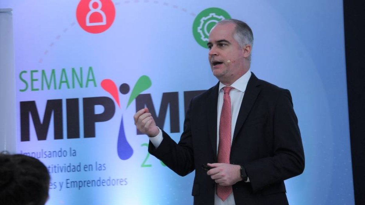 4D_Economía_30_4,p01