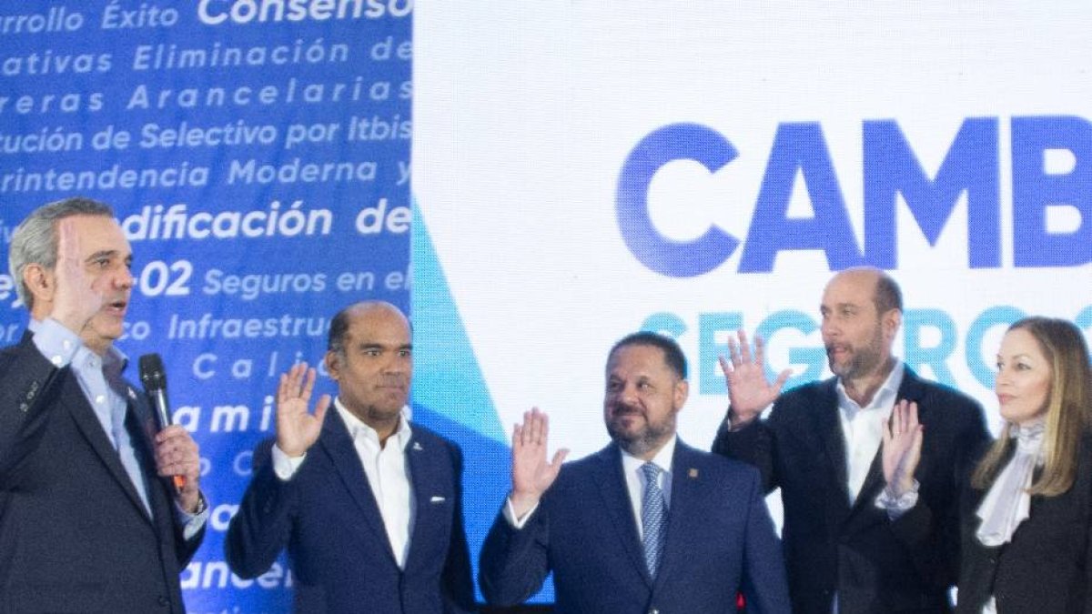 Luis Abinader juramento movimiento de aseguradoras con luis. 21-11-19 Foto: Jose Adames Arias