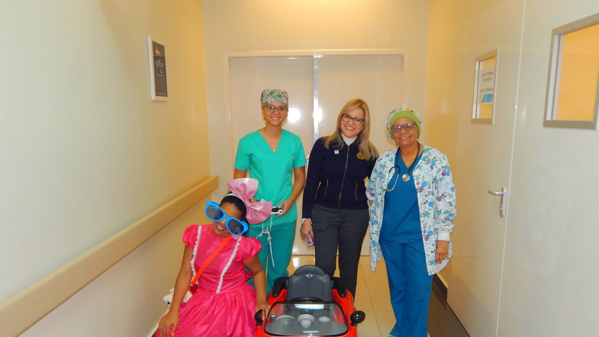 Hospital Hugo Mendoza recibe donación de carro MINI COOPER para traslado pacientes de cirugía
