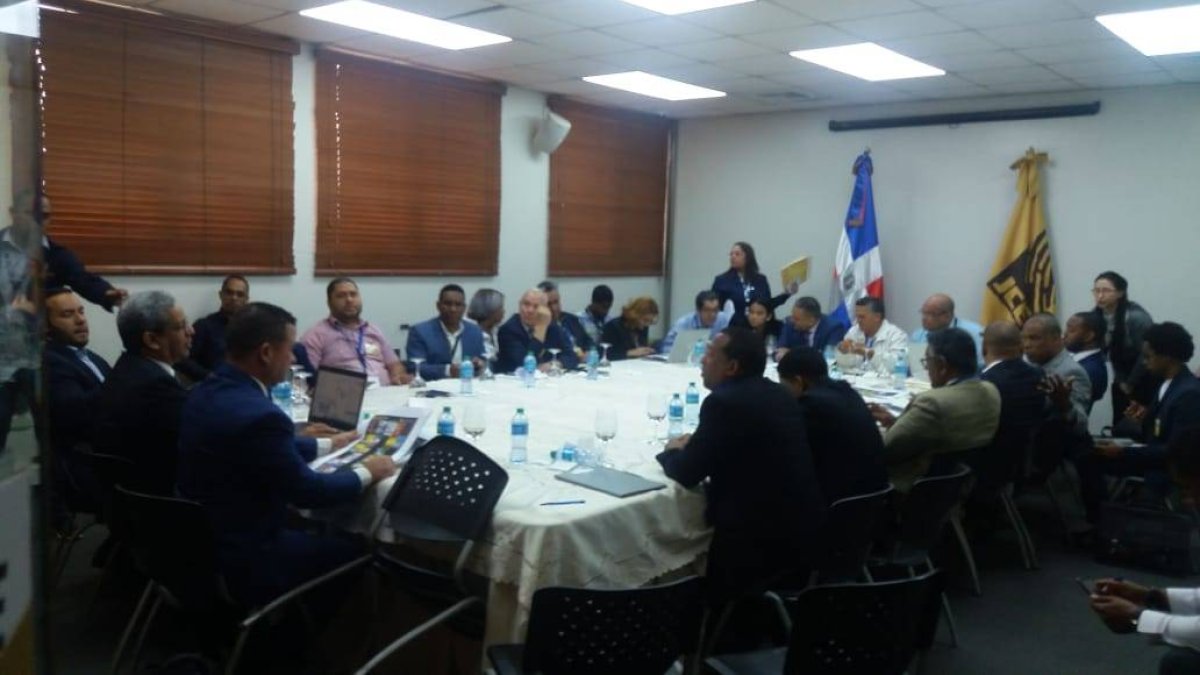 JCE y delegados de los partidos revisan formatos de boletas de voto ...