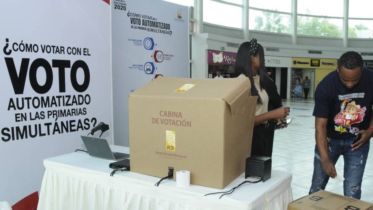 Seguimiento al primer módulo educativo de votación automatizada en el establecimiento comercial Jumbo de la Avenida Lupéron, a los fines de marcar el inicio del Plan de Información Ciudadana sobre Voto Automatizado. Hoy/ Aracelis Mena. 16/08/2019