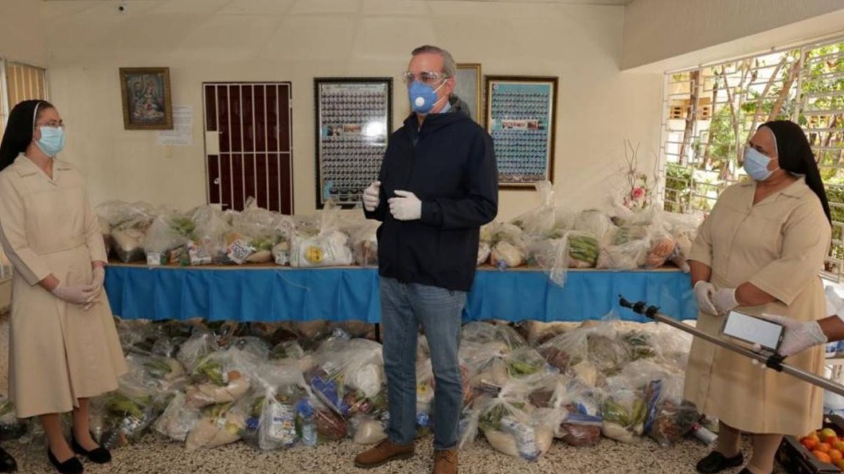 El candidato presidencial Luis Abinader abogó este jueves porque el gobierno desarrolle un programa especial de asistencia al sector agropecuario tanto en sus fincas como en toda la logística que les dé apoyo en la distribución y colocación de sus productos. Fuente Externa/07/05/2020.