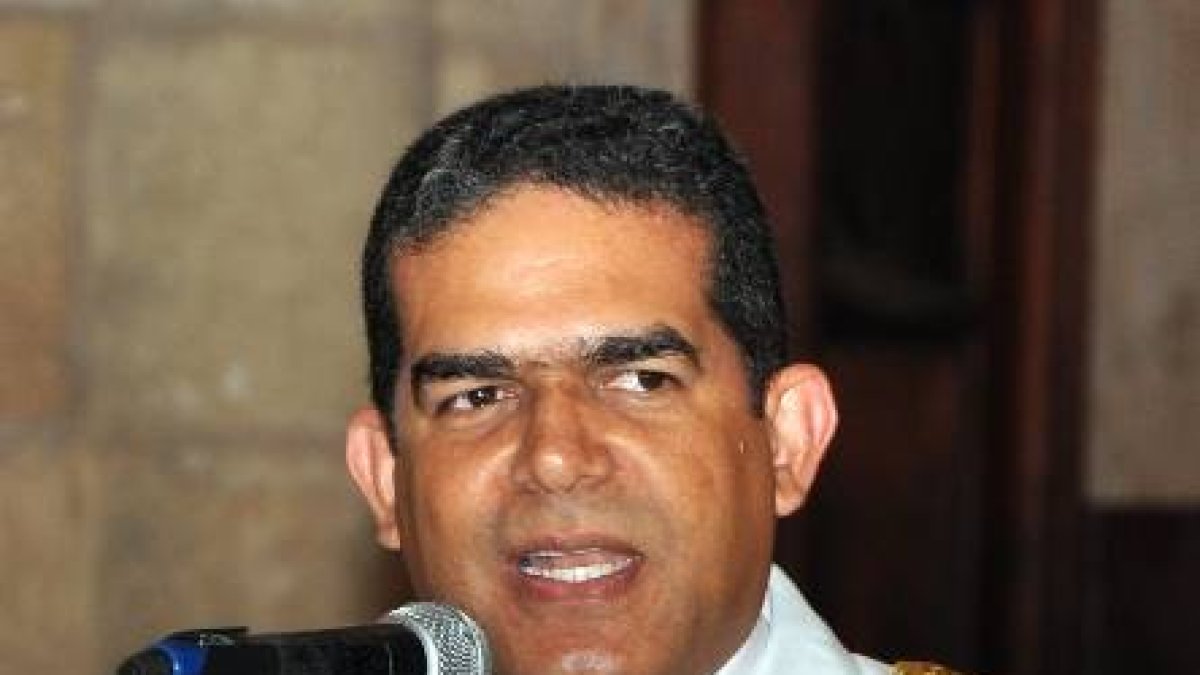 El pais / Iglesia Catedral, Misa a La Dirección General de la Policía de Turismo, con la presencia de Pedro Antonio Cáceres Chestaro, Mayor General y Director de (POLITUR) celebró su decimo aniversario con la satisfacción de cumplir con su rol que dio origen a su creación, Hoy / Francisco Reyes / 21 / 12 / 2010 /