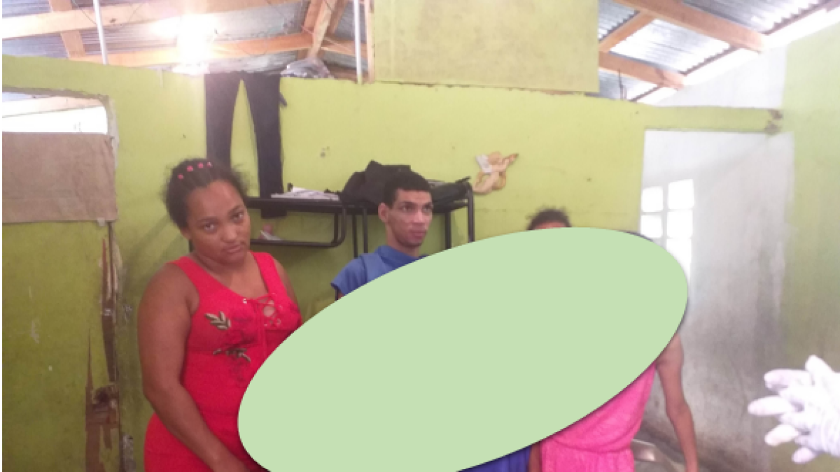 Yenny Melo junto a sus seis hijos. Fuente externa.