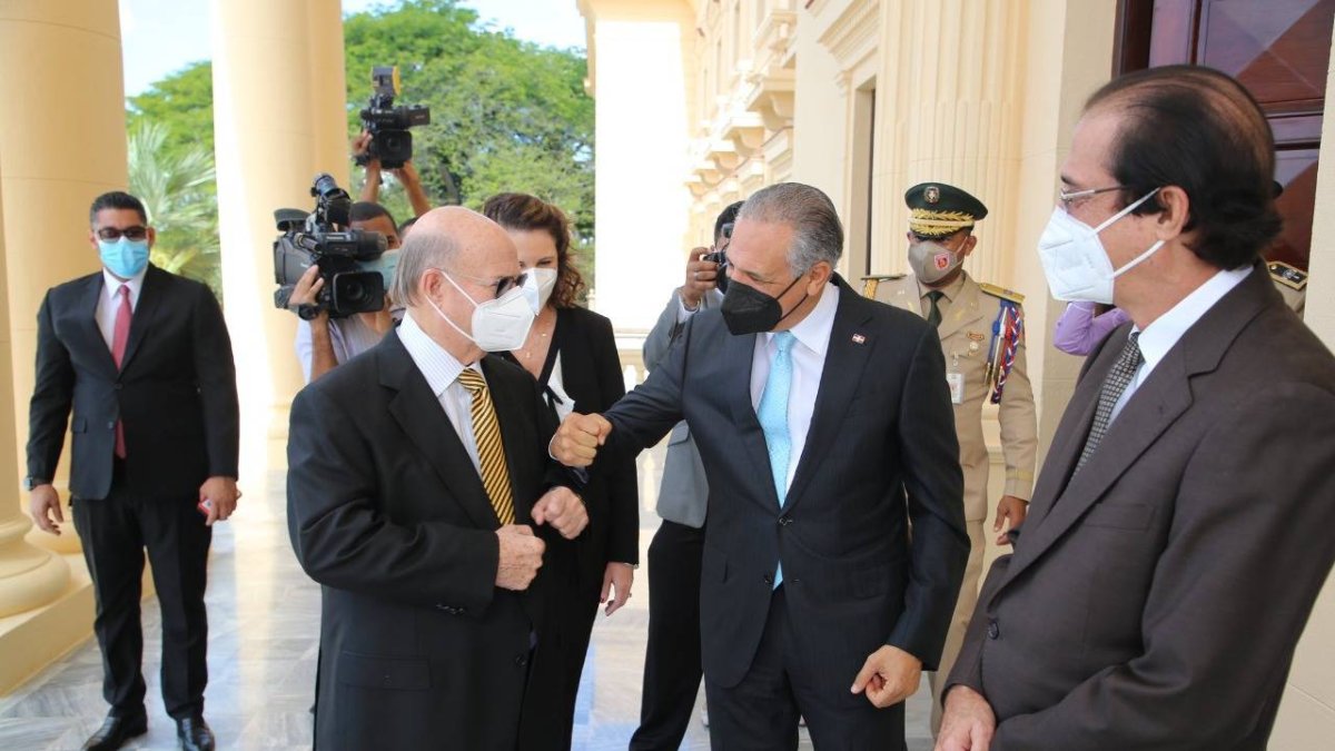 El expresidente Hipólito Mejía a su llegada al Palacio Nacional.
