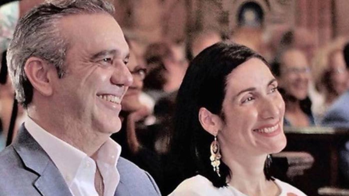 Raquel Arbaje junto a su esposo y presidente electo, Luis Abinader.