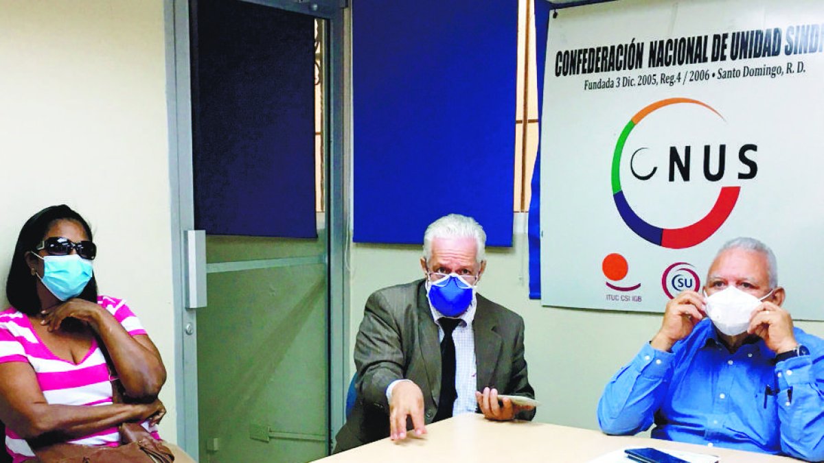 Rueda de Prensa del Sindicato Nac. de Enfermeria (SINATRAE ), hablo el secretario Julio Cesar Garcia Cruceta y otro miembro.  Hoy/Fuente Externa  08/07/20