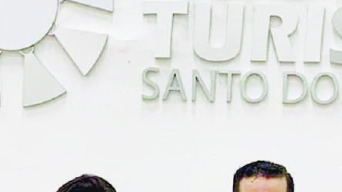 El Clúster Turístico de Santo Domingo y el Clúster de Salud firmaron un acuerdo de intención que busca promover y fortalecer el sector salud, cuyas capacidades han adquirido especial relevancia para la recuperación del turismo ante la crisis global por el virus COVID19.     Monika Infante, presidenta Closter Santo Domingo y Amado Alejandro Baez, presidente Closter de Salud.    Hoy/Fuente Externa 11/09/20