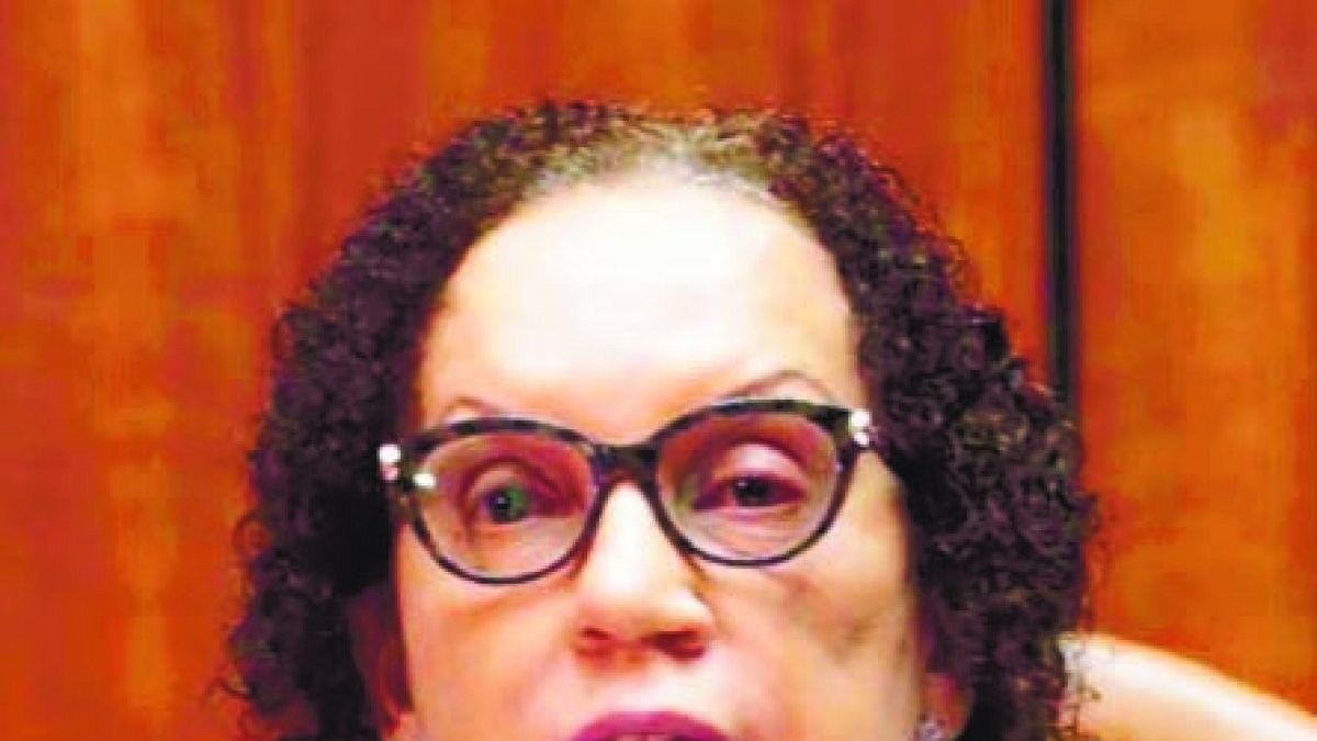 La magistrada Miriam Germán Brito aseguró este martes que la Procuraduría General de la República examina y realiza los estudios contables de las declaraciones juradas de bienes presentadas al Ministerio Público por la Cámara de Cuentas.
Germán Brito explicó que entre los temas que trajo a la Procuraduría General el presidente de la CC, Hugo Francisco  Álvarez Pérez, figura el de las dificultades que puso a ese órgano el Partido de la Liberación Dominicana (PLD) para la auditoría a los fondos públicos que recibió a través de la Junta Central Electoral (JCE) en los años 2012 y 2016.  Hoy/Fuente Externa 06/10/20