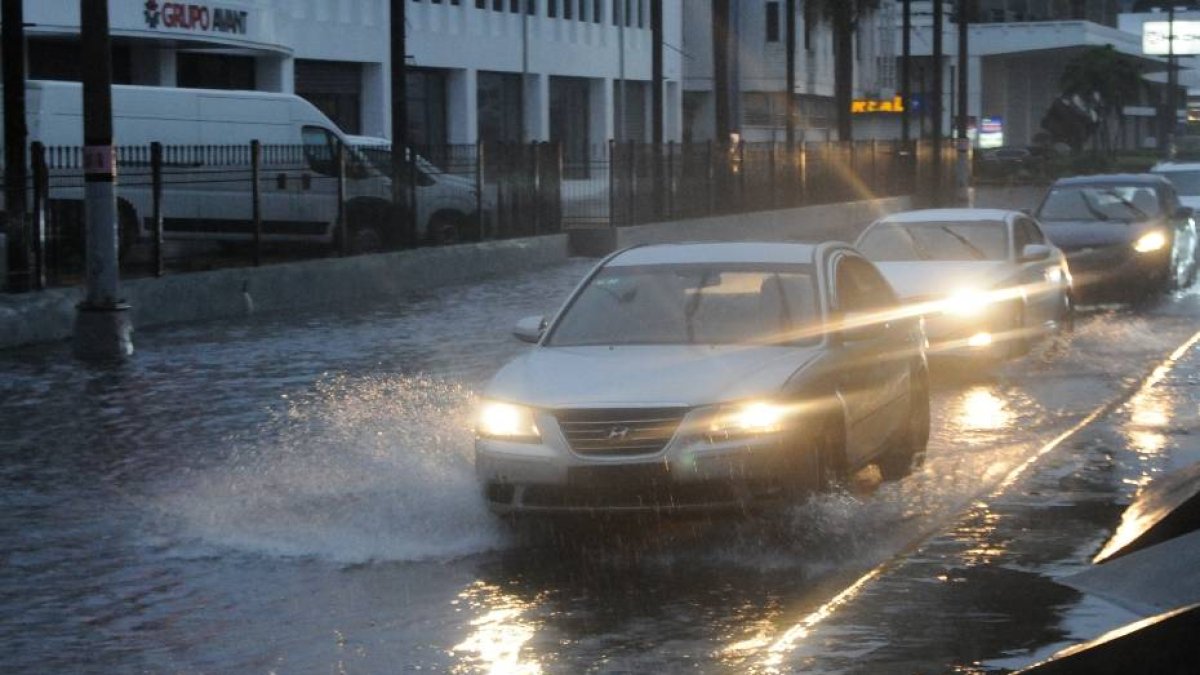 Recorrido en el Distrito Nacional, donde se observa los grandes basureros que salen con las lluvias y con ellos las inundaciones. En foto: Kennedy. 08-11-2020 Fotos: Jose Adames