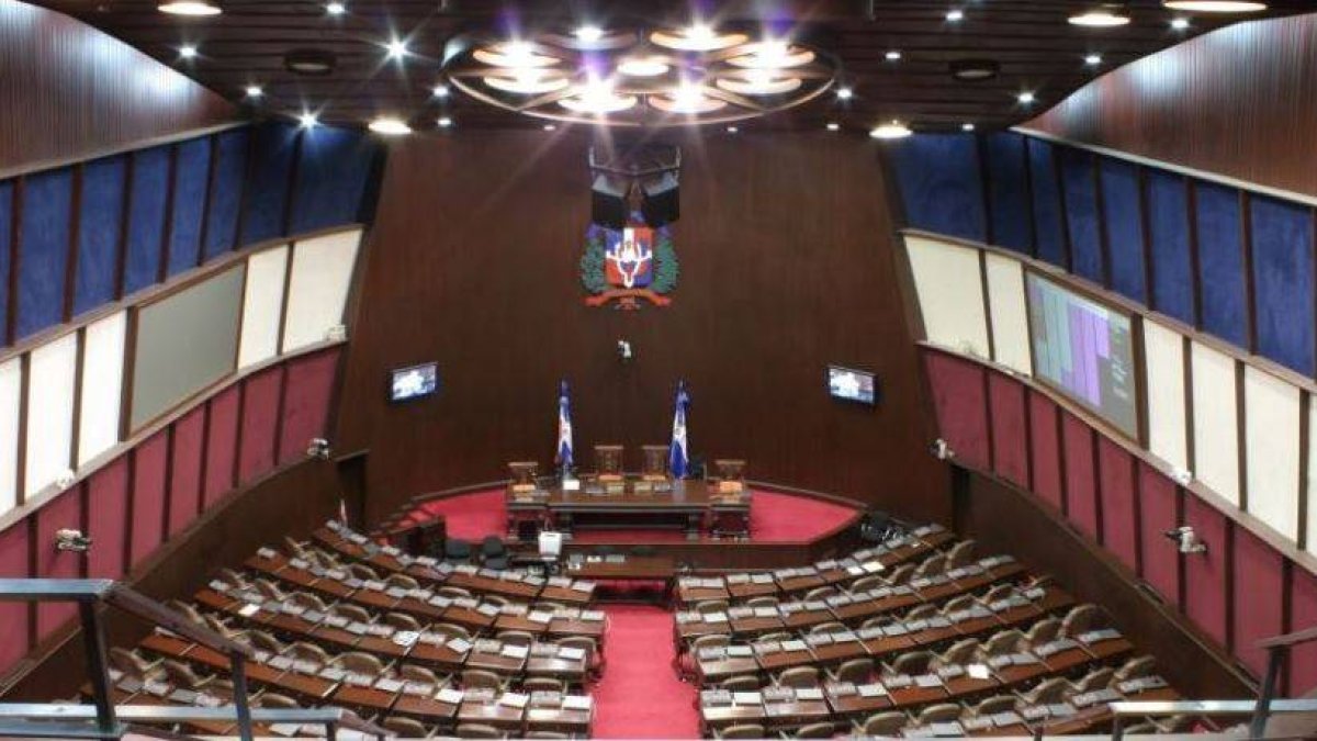 En el marco del 176 aniversario de la Constitución Dominicana, la Cámara de Diputados, como el principal órgano dispensador de legitimidad democrática representativa, se comprometió a seguir trabajando en la elaboración y aprobación de las leyes reservas de nuestra Carta Magna. Foto de archivo.