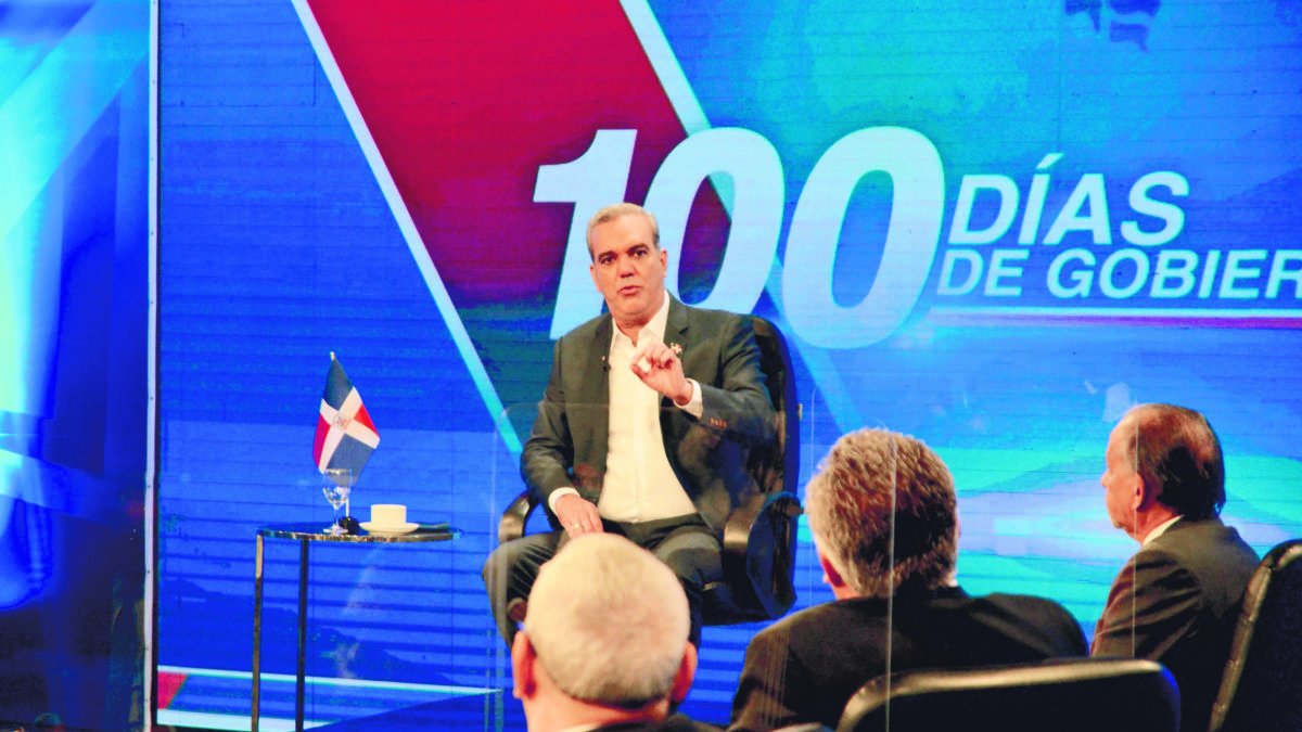 Abinader a fuego cruzado en primeros 100 días de gobierno. Fuente Externa