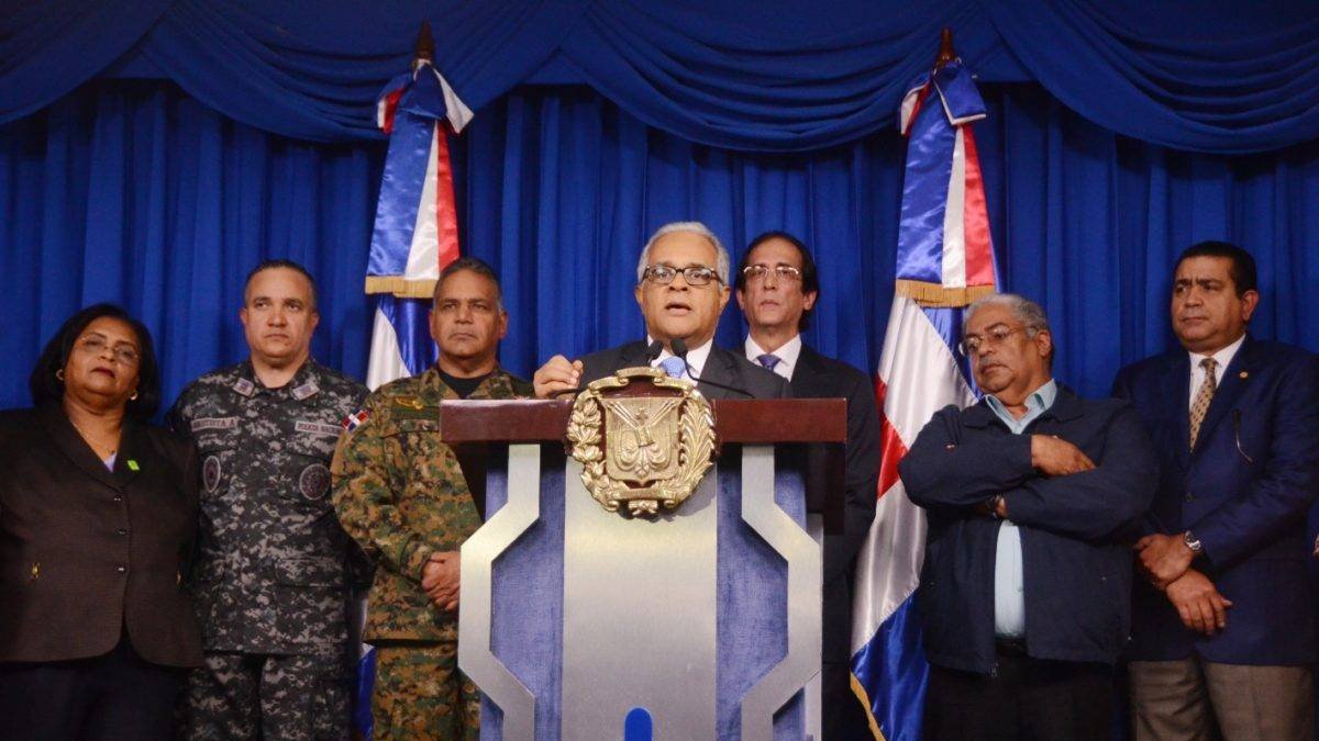 El Pais/ En la Foto Rafael Sanchez Cardena.El Ministro de la Presidencia Gustavo Montalvo y el Ministro de Salud Publica Rafael Sanchez Cardena,hablaron del Coronavirus (COVID19),en una rueda de prensa del Palacio Nacional ,en compañia de la comision que da seguiemiento a esa Pandemia .HOY/Jose Francisco .12-3-2020