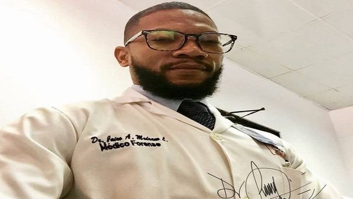 El doctor Jairo Medrano, acudió a la residencia de César Prieto.