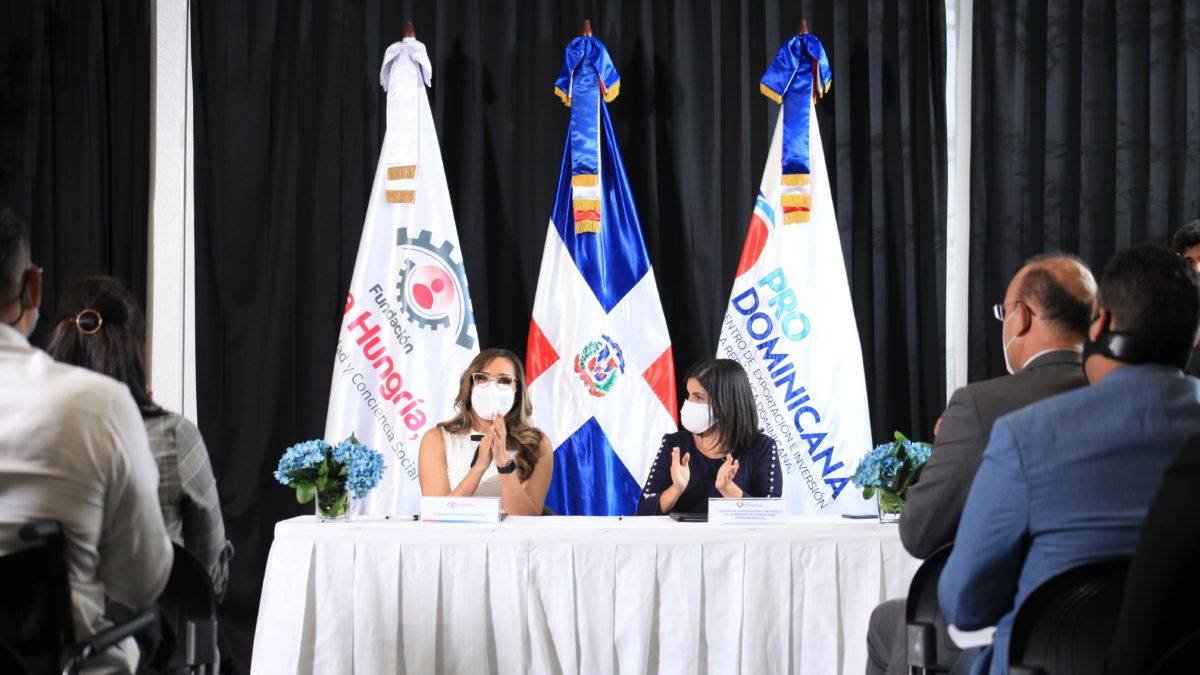 Firma de acuerdo entre Fundación Francina Hungría y ProDominicana - EXTERNA
