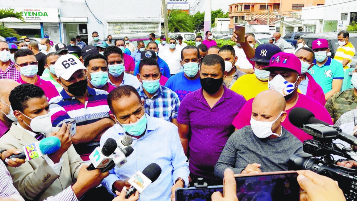 Choferes con grito al cielo por los altos costos de los combustibles y el toque de queda. 
Juan Marte presidente de la Central Nacional Transporte Terrestre (CNTT). Hoy/ Wilson Aracena