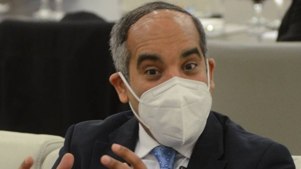 Almuerzo del Grupo de Comunicaciones Corripio. PUCMM. Padre Alfredo de la Cruz Baldera, David Alvarez Martin, Mary Anne Butler, Jose Armando Tavarez, Katia Gutierrez. Jorge Gonzalez