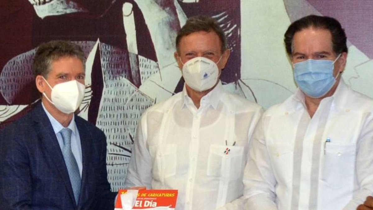 Almuerzo del Grupo de Comunicaciones Corripio. Cancilleria. Roberto Alvarez, Ruben Silie, Jatzel Roman Gonzalez, Anselmo Muñiz. Jorge Gonzalez