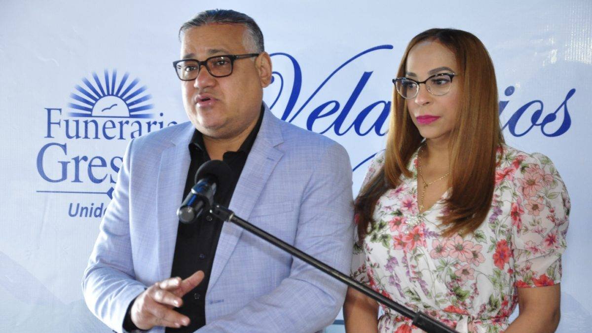 El pais.Rueda de prensa para la presentación oficial de Velatorio Virtual en la Funeraria GRESEFU, en fotos los propietarios Katiuska Baez vicepresidenta, y su presidente,el Presidente de Gremios de Servicios Funerarios, (GRESEFU), Joaquín Hilario.Hoy/Pablo Matos  22-2-2021