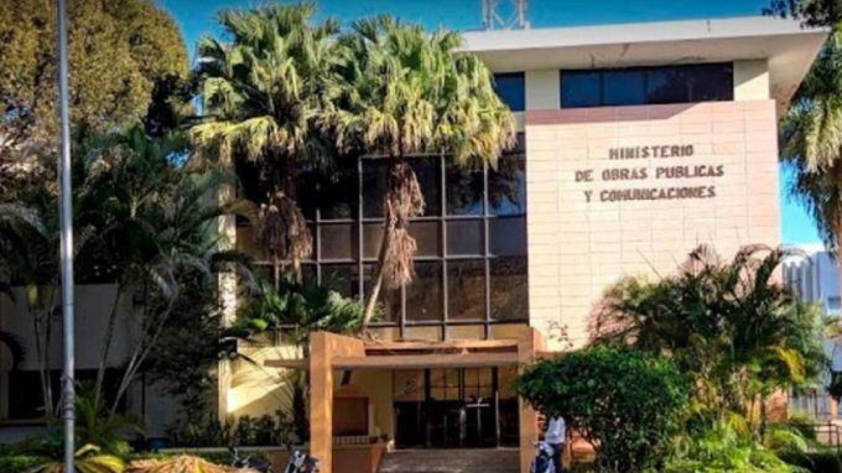 Fachada del MOPC - Externa