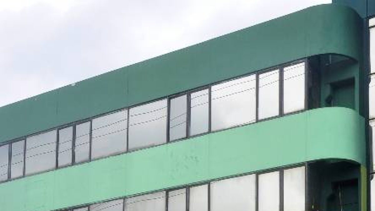 País - Protesta frente a la Loteria Nacional, por parte de banqueros del país, en oposicion al aunmento del 15% que le quieren aunmentar a los impuestos bancarios.
Ariel Díaz-Alejo / Periódico Hoy / 14 de diciembre del 2010.