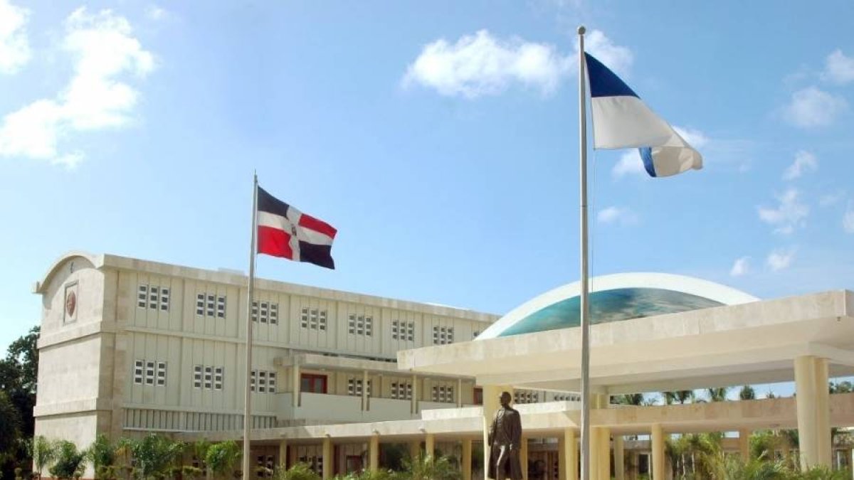 La rectora de la UASD considera que es una universidad internacional y encaminada a la modernidad. Foto de archivo.