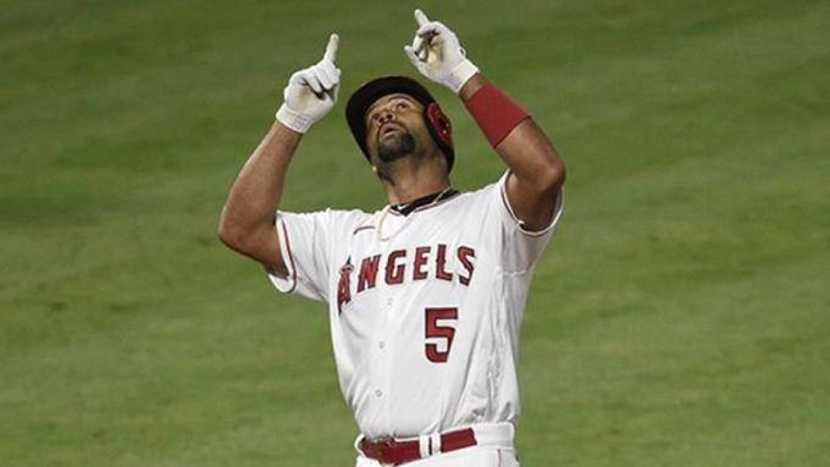 albert-pujols-dispara-grand-slam-con-su-jonron-658-de-su-carrera