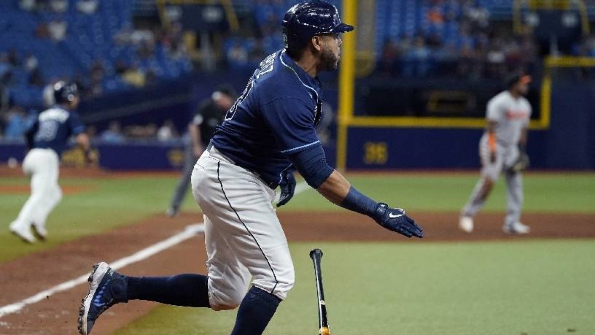 Nelson Cruz regresa a Rays y es 1B por primera vez