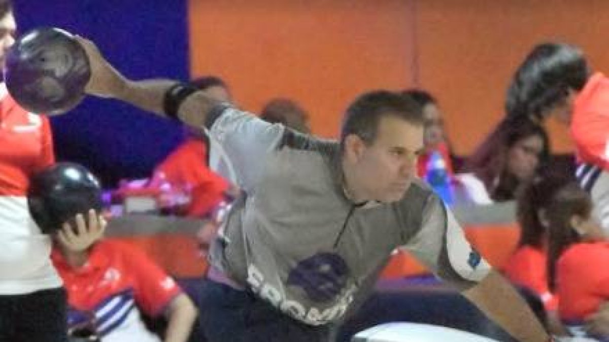 El destacado bolichero Rolando Antonio Sebelén, en acción.