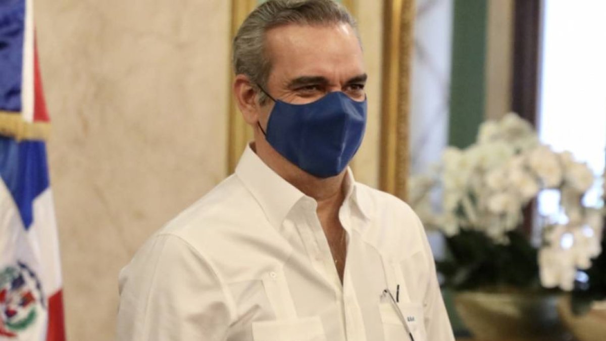 El presidente de la República, Luis Abinader, viajará este sábado a Jarabacoa para encabezar la inauguración de carreteras, un parque y la puesta en funcionamiento de un acueducto.
La primera actividad del mandatario inicia a las 10:00 de la mañana, con la inauguración de la primera etapa del Parque La Confluencia, obra levantada en coordinación con el Ministerio de Turismo.  Hoy/Fuente Externa 28/05/21