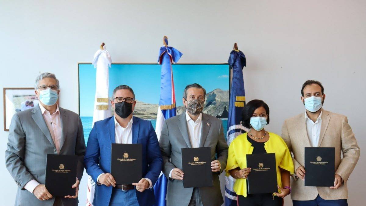 Firman memorándum que pone fin a situaciones medioambientales en el puerto de Barahona