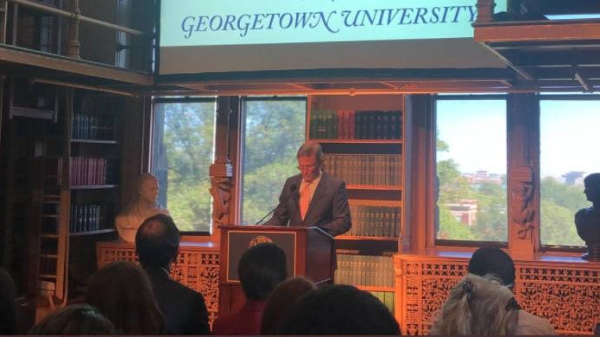 Ministro Roberto Álvarez durante su exposición.