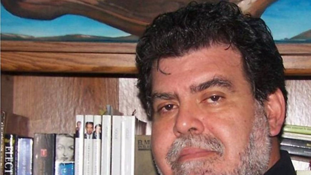 Realizó diversas investigaciones y desempeñó varios cargos públicos, entre estos en empresas del sector eléctrico