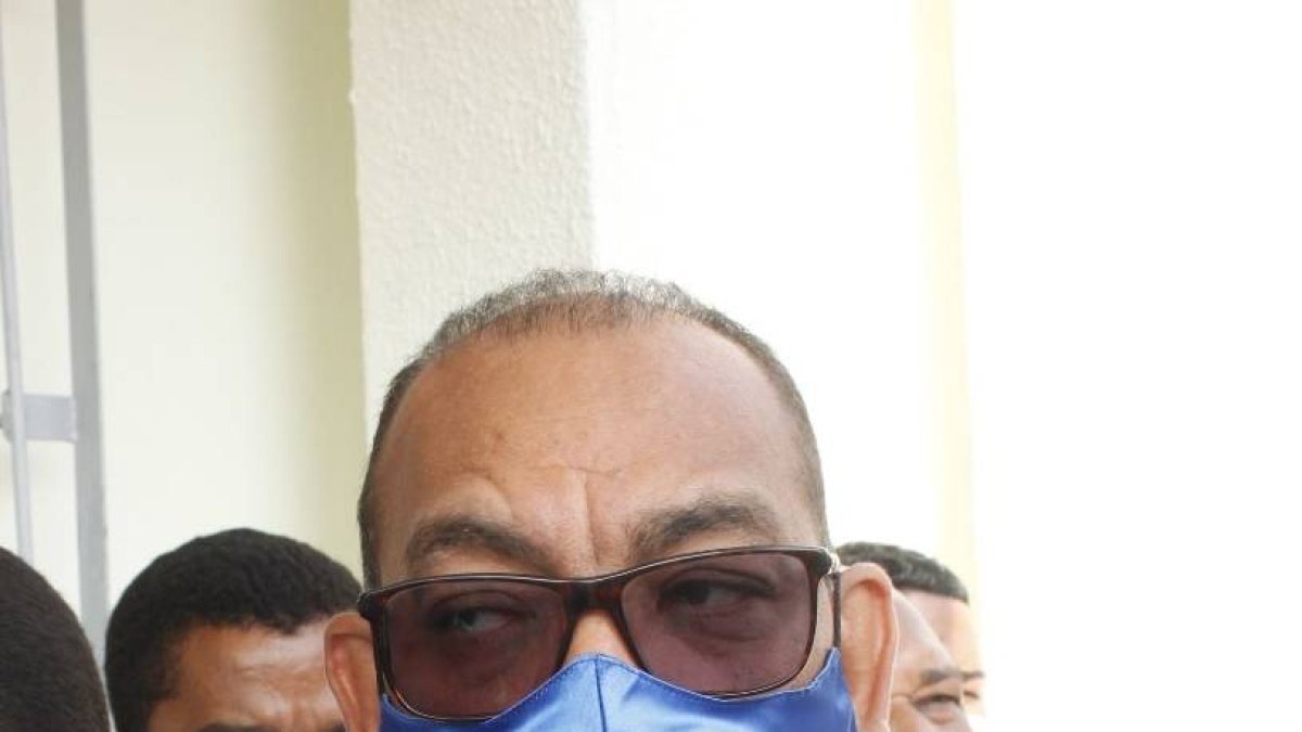 Hoy el ministro de obras publica, visito la remozada Parroquia San Felipe Diacono, del barrio san Carlos en foto : Obispo José Amable Tineo, Deslinder Atención ministro de obra publica , HOY Dauny Nuñez 10-10-2021