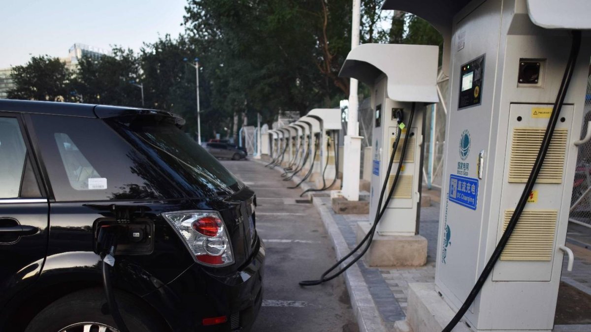 En septiembre, el director ejecutivo de la Comisión Nacional e Energía, Edward Veras, favoreció  incentivar  la movilidad eléctrica