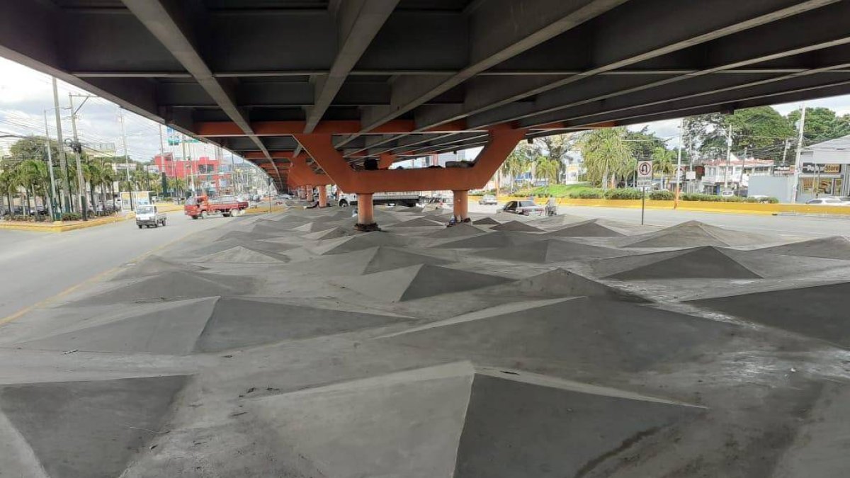 Limpieza debajo de elevado