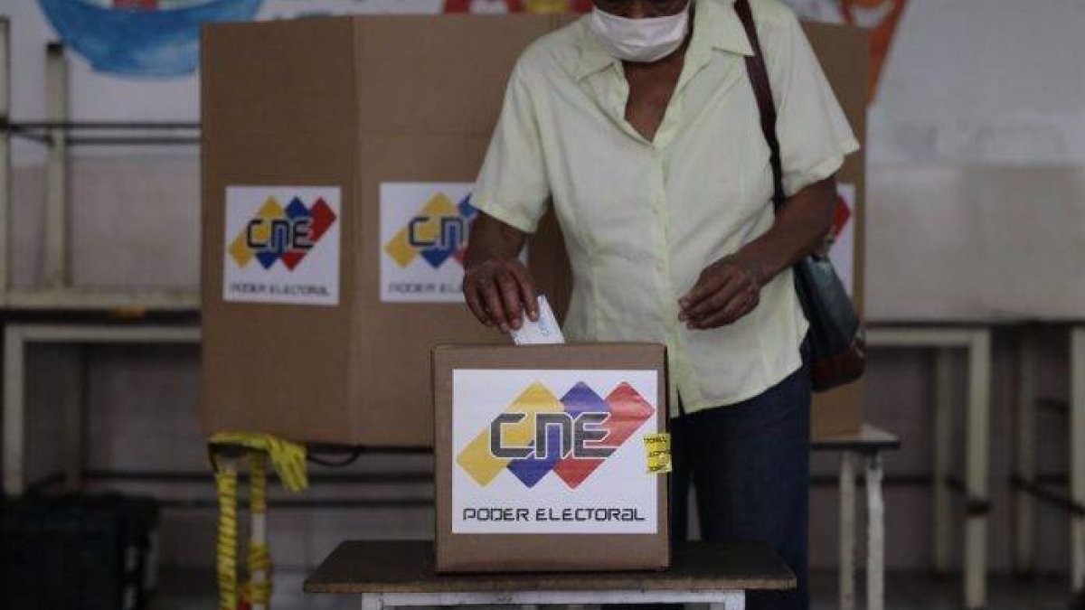 Abren los primeros centros de votación en Venezuela
