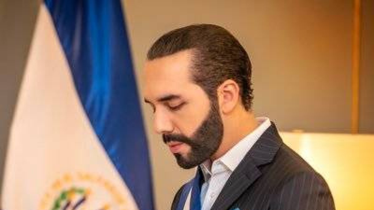 El presidente de El Salvador pidió a los Estados Unidos mantenerse al margen de sus asuntos internos.