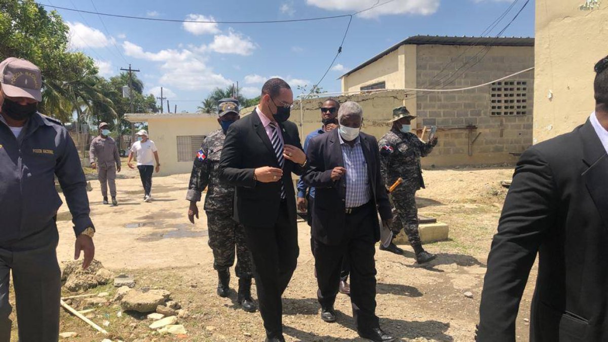 Rodolfo Valentín Santos, director de la Oficina Nacional de la Defensa Publica, realizó un recorrido por el recinto carcelario La Victoria.