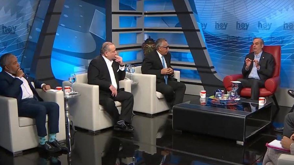 El presidente Luis Abinader califica de “locura” modificar constitución con objetivos reeleccionistas.